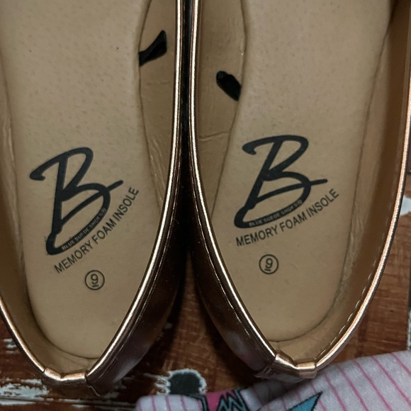 Gold Glitter Flats with Rounded Toe - Picture 2 of 3